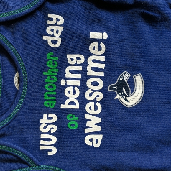 NHL Vancouver Canucks 2-pack bodysuit diaper shirt bundle 3 months baby unisex - Picture 3 of 6
